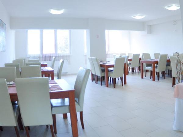 比耶拉鲁扎客房酒店 大戈里察 餐厅 照片